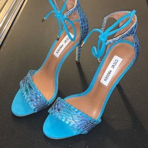 Blue Snake print Steve Madden Heels